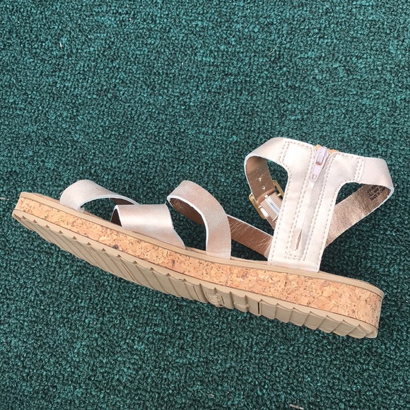 Size 4 sandals bronze pinkish gold color sparkly nwot sugar - Picture 4 of 7